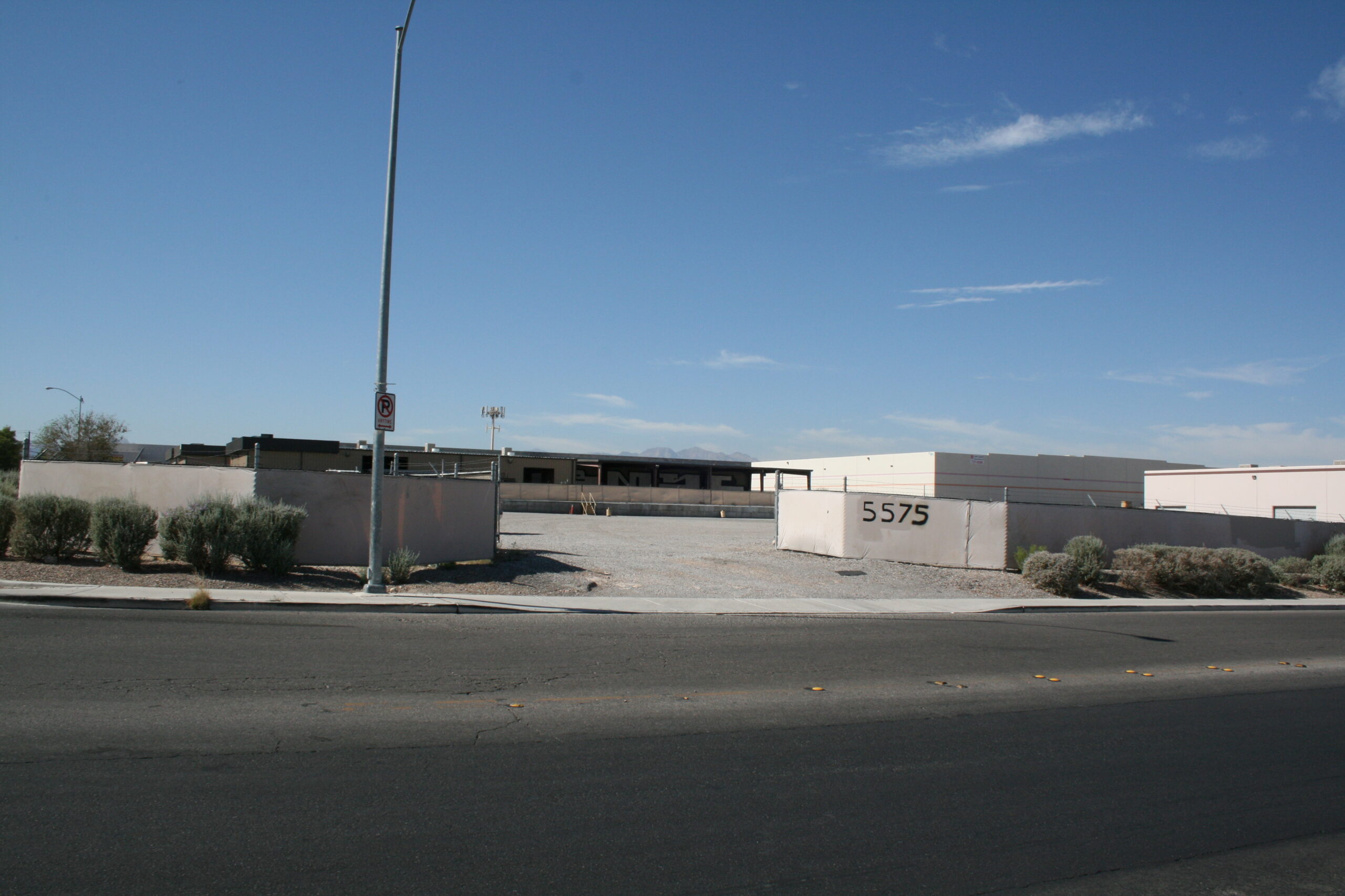 Colliers International announced the finalization a lease to a 1.03-acre land property located at 5575 S. Polaris Ave.
